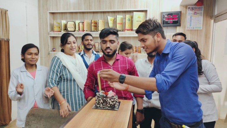 आशीर्वाद ब्लड बैंक ने मनाया नयन गुल्हाने का जन्मदिवस