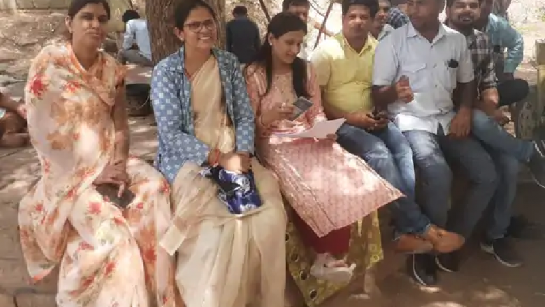 विरोध-प्रदर्शन : सीएम के नाम सहायक विकास अधिकारी को सौंपा ज्ञापन, बड़ी संख्या में लोग रहे मौजूद