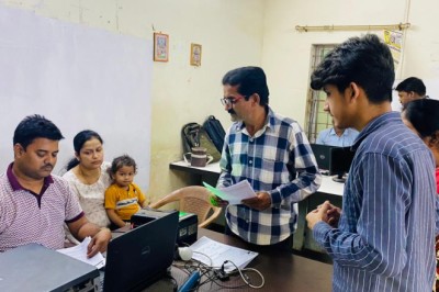 शासकीय अवकाश के दिन भी भिलाई निगम में खुला रहा आधार कार्ड की सेवा, हितग्राहियों ने उठाया लाभ,
