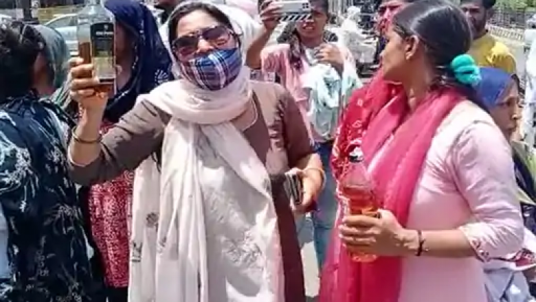 AAP कार्यकताओं की Police से झड़प : सिरसा में महिलाएं शराब की बोतलें लेकर डिप्टी CM आवास पहुंची
