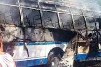 वैष्‍णो देवी से लौट रही बस में आग लगी : कटरा में 4 श्रद्धालुओं की मौत, 22 घायल