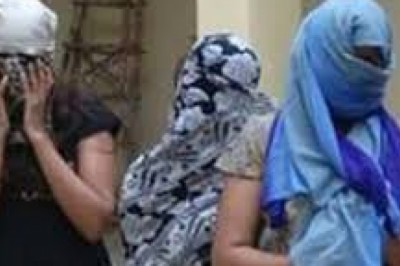 SEX RACKET : थाने के पास चल रहा था देह व्यापार, होटल मालिक पत्नी के साथ कर रहा था संचालन, 11 लड़कियों समेत 23 लोग रंगे हाथ गिरफ्तार