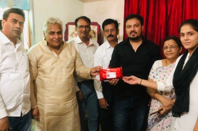 बधाई :  वोरा ने दी  12 वी कक्षा की छात्रा  शाईना को बधाई