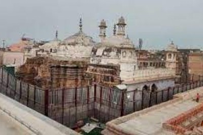 ज्ञानवापी पर सुप्रीम कोर्ट : वाराणसी कोर्ट के फैसला देने पर रोक लगाई, कल दोपहर 3 बजे फिर हियरिंग