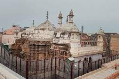 ज्ञानवापी पर सुप्रीम कोर्ट का आदेश:वाराणसी जिला जज 8 हफ्ते में सुनवाई पूरी करें; नमाज जारी रहेगी, शिवलिंग के दावे वाली जगह सुरक्षित रखें