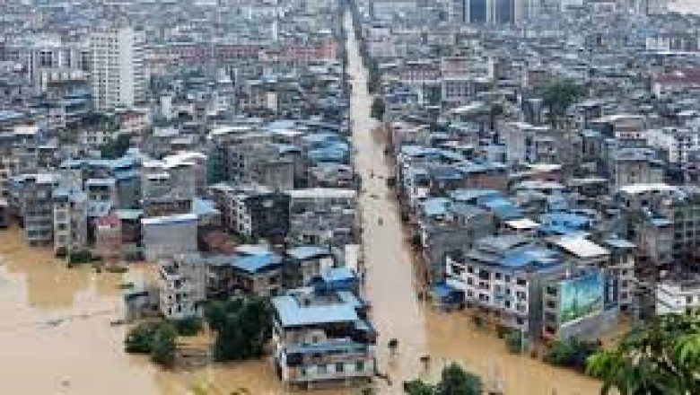 चीन में भारी बारिश ने मचाई तबाही : हादसों में 15 लोगों की मौत,  तीन लापता