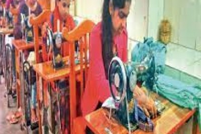 पर्यावरण के लिए अनूठा प्रयास:कॉलेज में फटे-पुराने कपड़ों से सिले जा रहे;