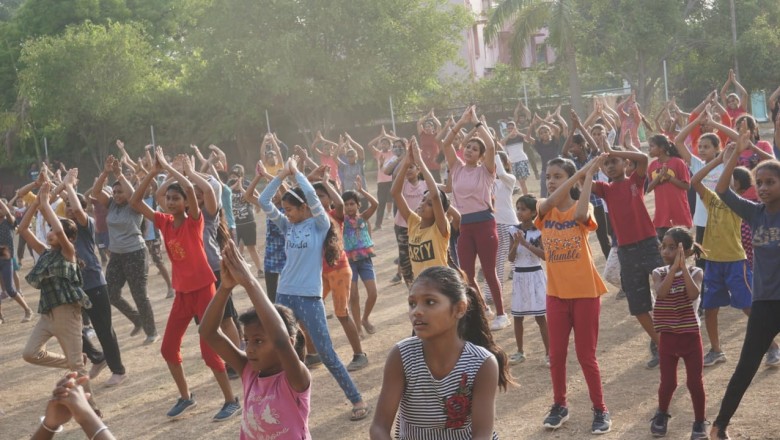 स्वच्छ एवं सुंदर भिलाई : खेलबो जीतबो अउ गढ़बो नवा भिलाई के तहत  विभिन्न खेल मैदान में जारी है समर केंप 30 मैदानों में 11 प्रकार के खेल में खिलाड़ी दिखा रहे है अपना दमखम