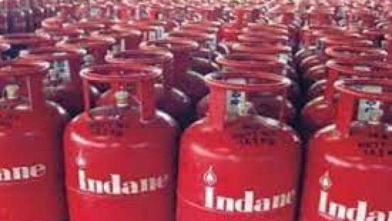 सस्ता हो गया एलपीजी सिलेंडर, आज से 135 रुपये कम हो गए दाम