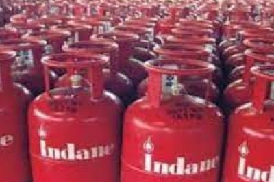 सस्ता हो गया एलपीजी सिलेंडर, आज से 135 रुपये कम हो गए दाम