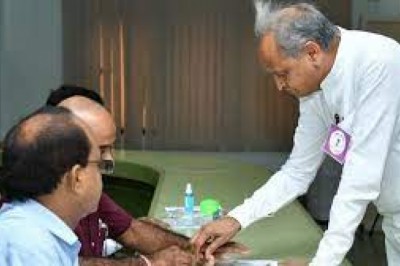 राजस्थान में वोटिंग को लेकर विवाद : चार राज्यों की 16 राज्यसभा सीटों के लिए वोटिंग