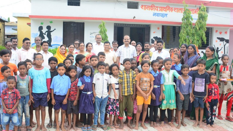 कलेक्टर ने किया स्कूल खुलने की तैयारी का निरीक्षण : मॉडल प्राथमिक शाला की व्यवस्था को देखकर कलेक्टर ने प्रसन्नता व्यक्त की