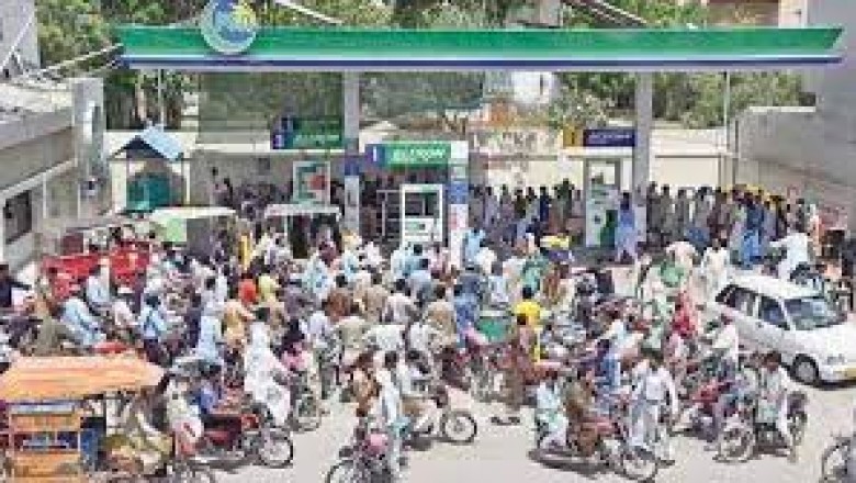 पाकिस्तान में पेट्रोल-डीजल में लगी आग, कीमत 200 के हुआ पार…