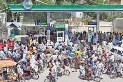 पाकिस्तान में पेट्रोल-डीजल में लगी आग, कीमत 200 के हुआ पार…