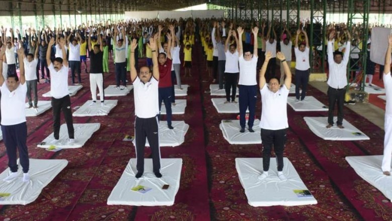 अंतर्राष्ट्रीय योग दिवस के अवसर पर उत्साह एवं खुशी के माहौल में जिला स्तरीय योग महोत्सव का आयोजन