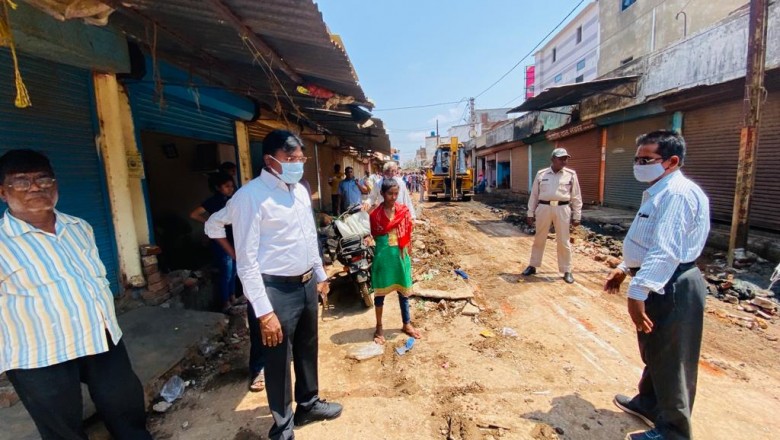 सुपेला लक्ष्मी मार्केट में दूसरे दिन भी नालियों से हटाया गया अतिक्रमण, निगम आयुक्त प्रकाश सर्वे ने निरीक्षण कर लिया जायजा
