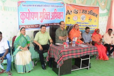 जिला प्रशासन एवं मां बम्लेश्वरी जनहितकारी समिति के कुपोषण मुक्ति अभियान कार्यक्रम में पहुंचे कलेक्टर