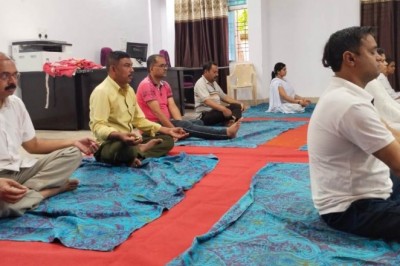 जिला न्यायालय राजनांदगांव में मनाया गया अंतर्राष्ट्रीय योग दिवस का कार्यक्रम