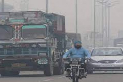 प्रदूषण पर केजरीवाल सरकार का अहम फैसला, एक अक्टूबर से दिल्ली में मीडियम और हैवी वाहनों की NO ENTRY