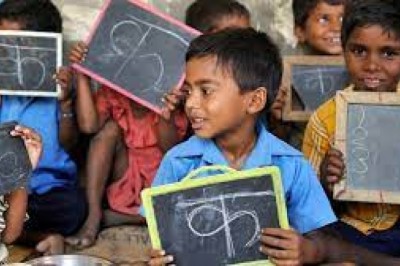 शिक्षा के अधिकार की अवमानना, निजी स्कूल ने 25 बच्चों को प्रवेश देने के बाद किया बाहर, पालक कार्यालयों के लगा रहे चक्कर…