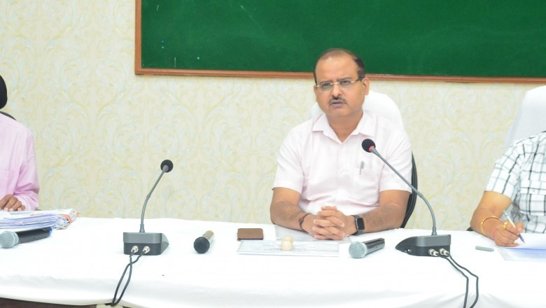 जिले के ग्राम पंचायतों को सशक्त एवं स्वावलंबी बनाने के लिए स्वयं के स्रोत से आय में वृद्धि करें - कलेक्टर