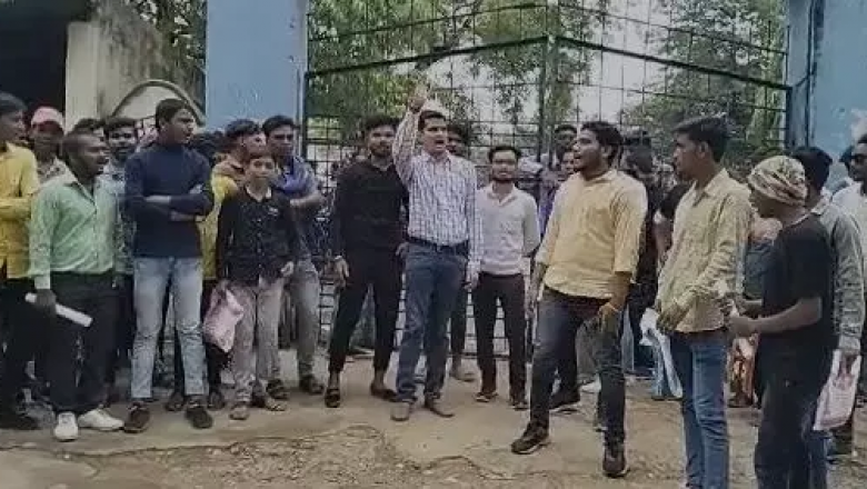 हक की लड़ाई : एडमिशन को लेकर परेशान छात्र, स्कूल प्रबंधन पर सीमित सीट का हवाला देने का आरोप...