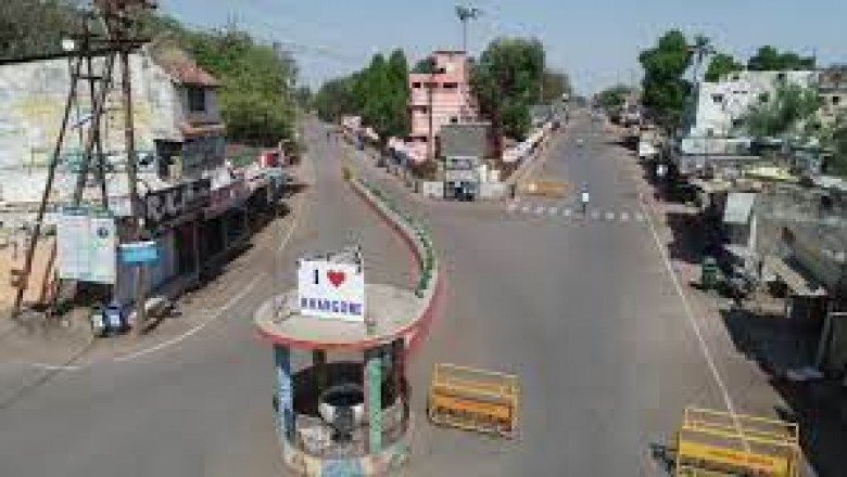 मौत का खौफनाक मंजर: ट्रक के भीतर मिलीं 46 लोगों की लाशें, शहर में मचा हड़कंप, जानिए पूरा मामला