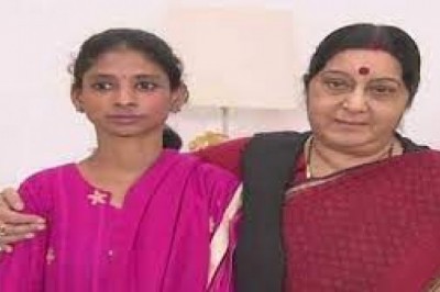 रेलवे पुलिस की अच्छी पहलः 15 साल बाद पाकिस्तान से लौटी मूक बधिर गीता को परिजनों से मिलवाया, दिया भोपाल GRP को धन्यवाद
