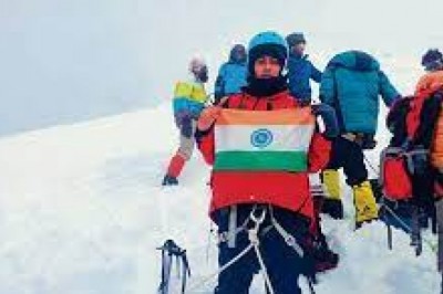 अब एवरेस्ट फतह का सपना , किसान के बेटे दीपक ने फ्रेंडशिप चोटी पर लहराया तिरंगा