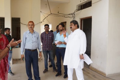 बैकुंठ धाम का सर्व समाज मांगलिक भवन एवं सी-मार्ट का होगा शीघ्र शुभारंभ, महापौर नीरज पाल ने अधिकारियों के साथ लिया जायजा