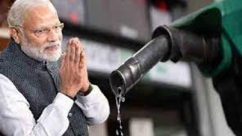 मोदी सरकार ने पेट्रोल पर 6 और डीजल पर 13 रुपये प्रति लीटर बढ़ाया टैक्स, जानिए आम लोगों पर क्या होगा असर ?