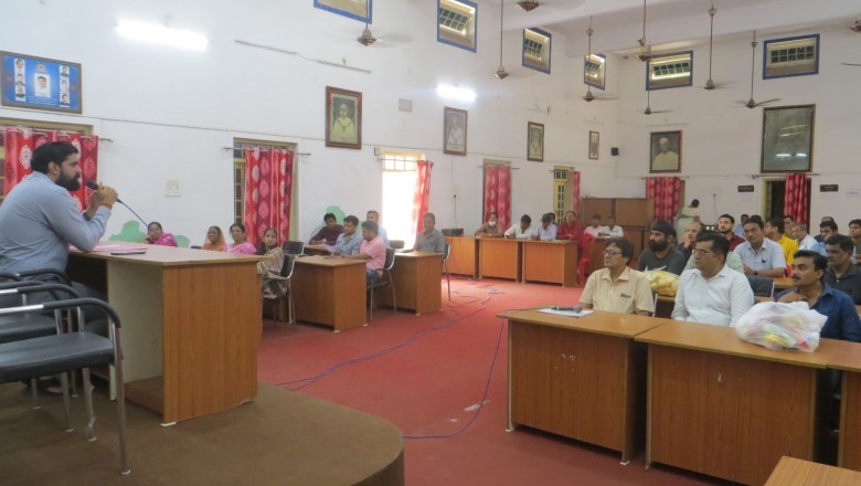 आयुक्त ने की राजस्व विभाग की समीक्षा, कम वसूली पर जतायी नराजगी