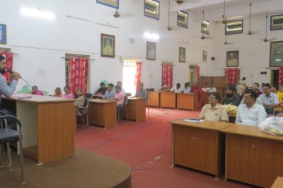 आयुक्त ने की राजस्व विभाग की समीक्षा, कम वसूली पर जतायी नराजगी