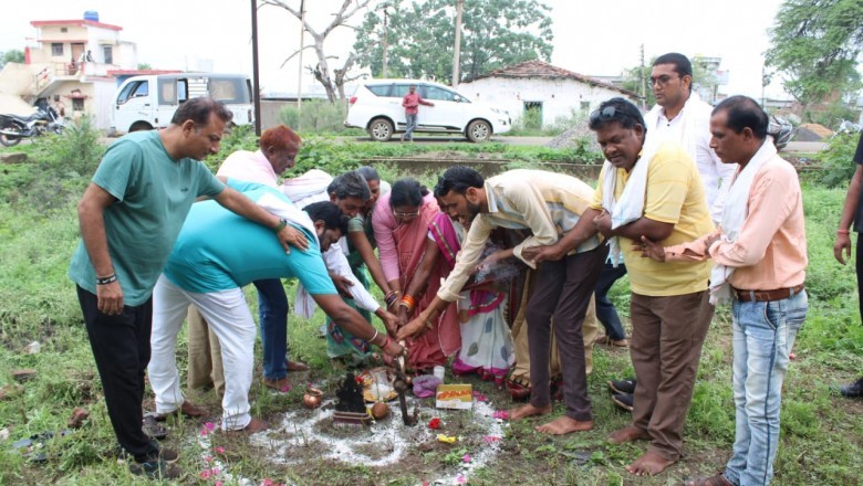 महापौर ने किया वार्ड नं. 15 मेें उद्यान एवं शेड निर्माण का भूमि पूजन: