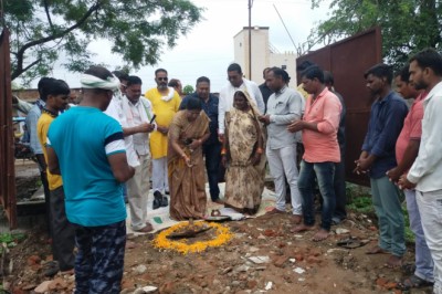 लखोली बैगापारा एवं अटल आवास कंचनबाग में सामुदायिक भवन बनाने महापौर ने किया भूमिपूजन
