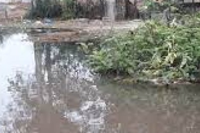 बरसात में खुले बोर के आस पास पानी भरने पर हादसे की आशंका बढ़ी