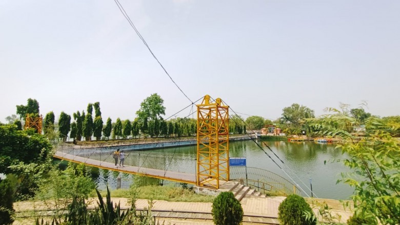 बारिश में भी चालू रहेगे पुष्पवाटिका व चौपाटी ,उद्यान में कार्यरत कर्मचारियों को निगम ने दिया रैनकोट