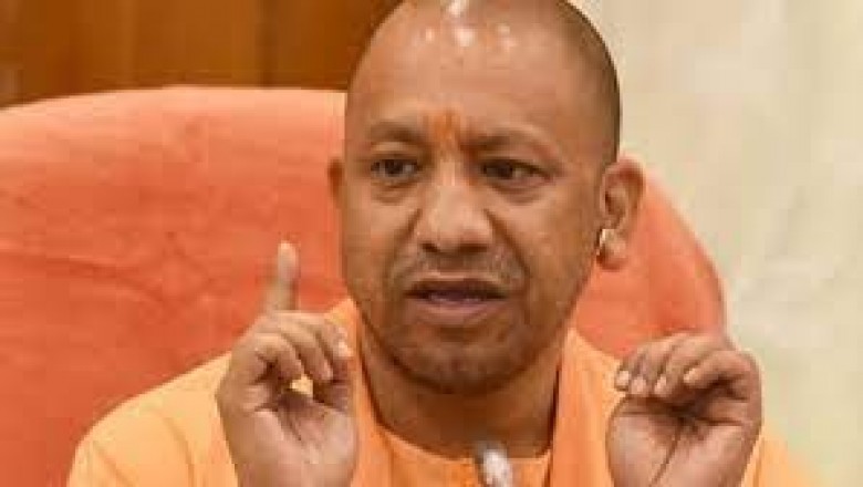 लखनऊ में लोकभवन में आयोजित कार्यक्रम में मुख्यमंत्री योगी आदित्यनाथ ने कहा ए पेराई सत्र से पहले किसानों को कर दें पूरा बकाया गन्ना भुगतान