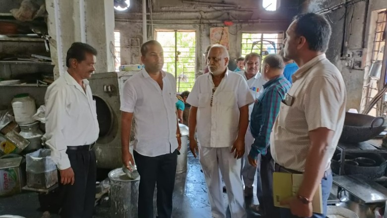 राजस्व प्रभारी ऋषभ ( बाबू ) ने उपायुक्त के साथ किया इंदिरा मार्केट का दौरा