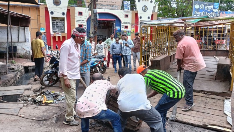 न्यू बस स्टैंड क्षेत्र में सड़क आवगमन व नाली बाधित अतिक्रमण हटाने की गई कार्यवाही: