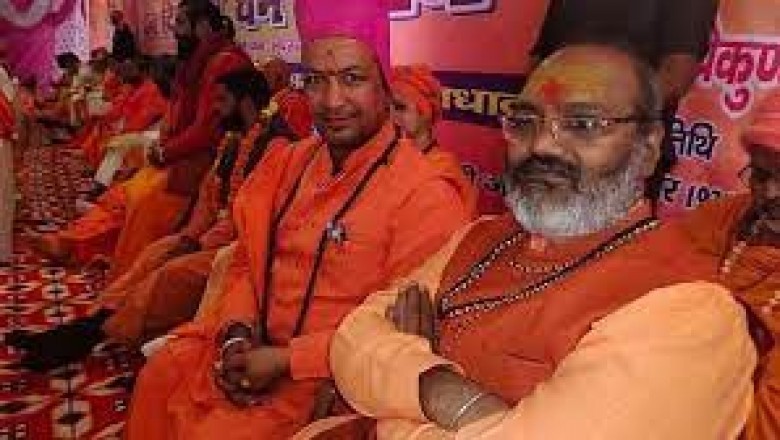 आपत्तिजनक टिप्पणी, कहा- ‘एक करोड़ हिंदुओं की हत्या करवाई’, केस दर्ज महात्मा गांधी को लेकर यति नरसिंहानंद ने कहा :