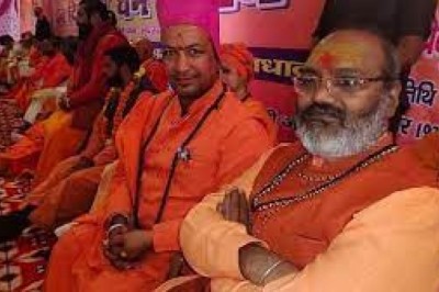 आपत्तिजनक टिप्पणी, कहा- ‘एक करोड़ हिंदुओं की हत्या करवाई’, केस दर्ज महात्मा गांधी को लेकर यति नरसिंहानंद ने कहा :