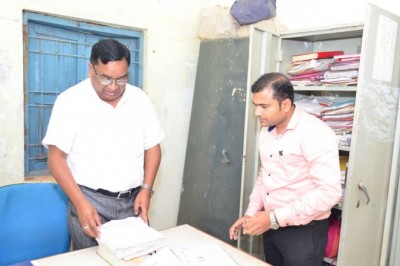 जनचौपाल में जाति प्रमाण पत्र एवं ऋण पुस्तिका वितरित करने के दिए निर्देश