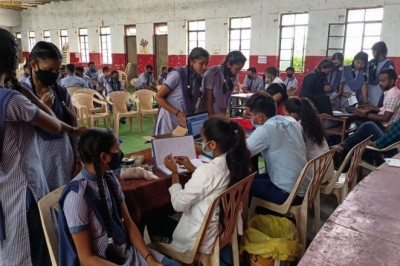 स्वास्थ्य परीक्षण के साथ साथ कोविड वैक्सीनेशन भी आज लगाये 341 लोगों को वेक्सीन, अब तक लगाये 19575 वेक्सीन