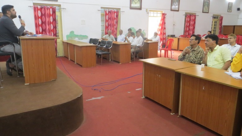 हर घर झंडा कार्यक्रम के सफल क्रियान्वयन के लिये आयुक्त ने बुलाई समाज सेवी संस्थाओं एवं व्यापारियों की बैठक