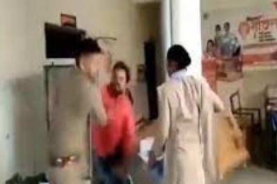 साहब…मुझे मेरा पति दिला दो: थाने पहुंचकर महिला बोली- कार सवार लोगों ने अगवा कर बनाया बंधक, जान को है खतरा
