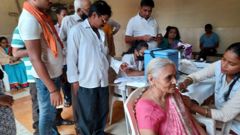कोरोना से बचाव के लिये दो  दिनो में पद्मनाभपुर जनता मार्केट दुर्गा मंच में 418 लोगों ने लगाया प्रिकॉशन डोज