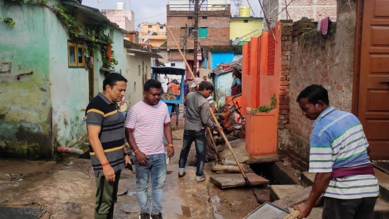 कृष्णा नगर की सघन बस्ती में पहुंचे आयुक्त लोकेश चंद्राकर, घनी बस्तियों में नाली सफाई अभियान में तेजी लाने के दिए निर्देश