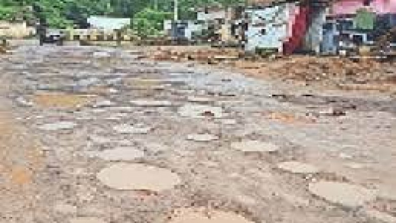 सड़कों पर सिर्फ गड्ढे बचे महापौर बोलीं-पूर्व सरकार में घटिया काम हुआ