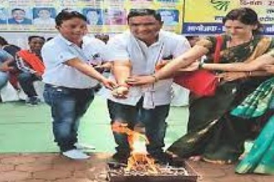 प्रदर्शन:सद्‌बुद्धि के लिए किया यज्ञ, तहसीलदारों ने भी दिया समर्थन